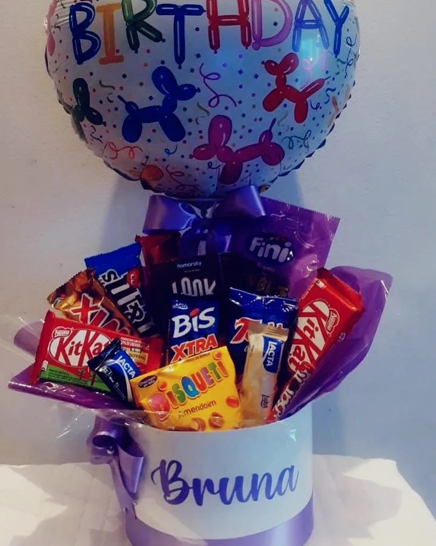 Caixa Box com balão escrito com o nome Bruna